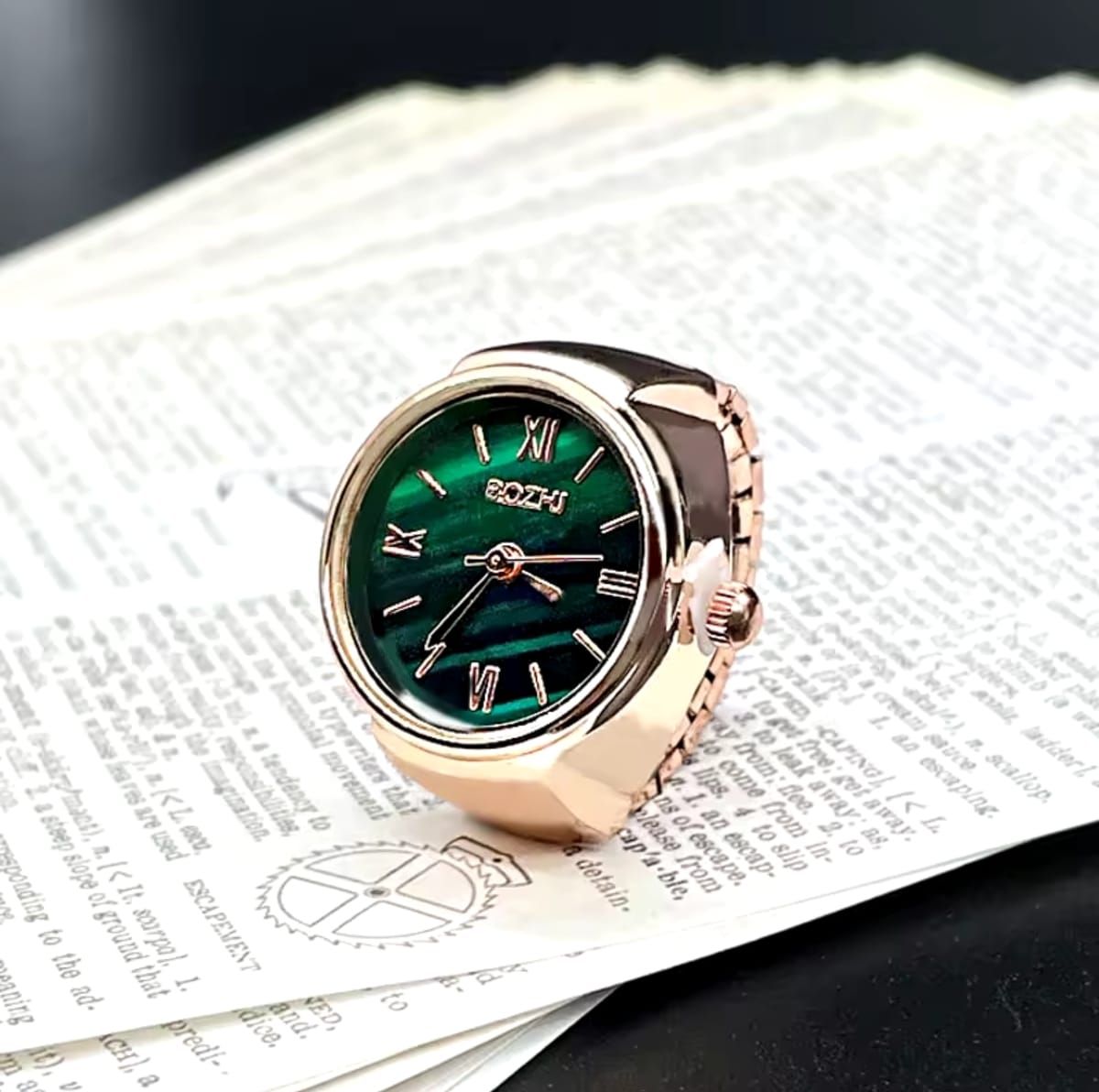 Reloj de dedo Dorado Fondo Verde Bozhi
